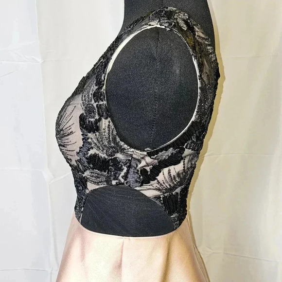 BCX‎ Fit and Flare Lace design Gown - Picture 11 of 12